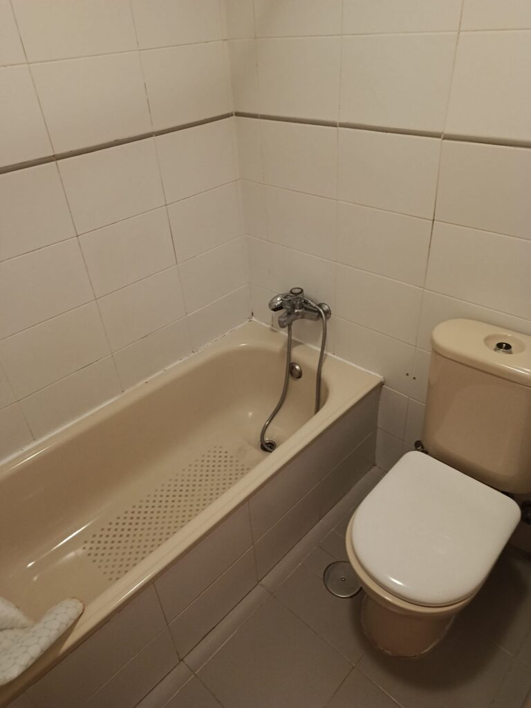 Reforma de baño en Tomares - elhispanoreformasintegrales.com 